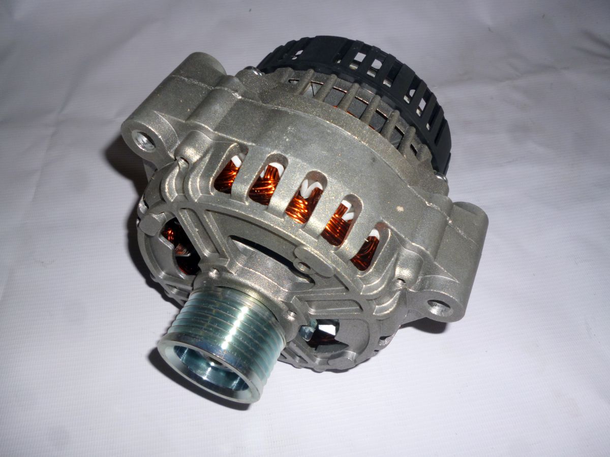 Генератор 9422. Генератор маз евро 3. 3701-03. 000 28в, 90а (ямз-656, 658) поликлин. 3771 евро-3.