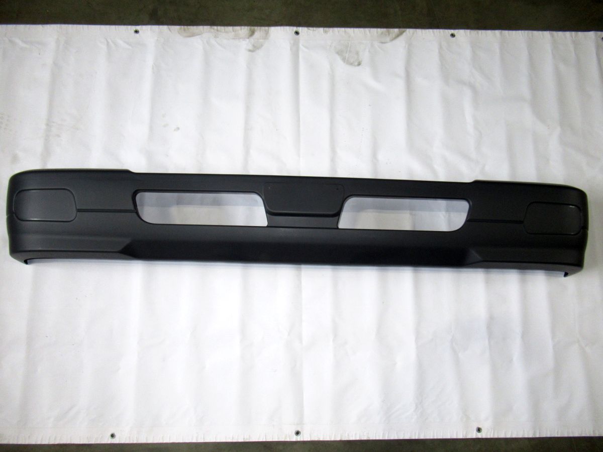 Бампер передний  FUSO CANTER MITSUBISHI MK547580